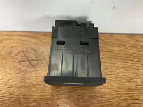 Enchufe USB Ford Mustang VII OEM PC3T14F014ACP image 4