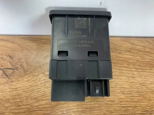 Enchufe USB Ford Mustang VII OEM PC3T14F014ACP image 5