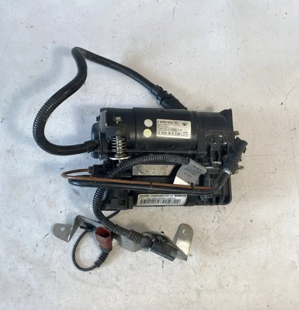 Audi A8 D3 ilma-iskun kompressori OEM 4E0616005D image 3