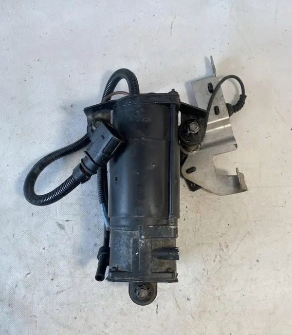 Audi A8 D3 ilma-iskun kompressori OEM 4E0616005D image 4