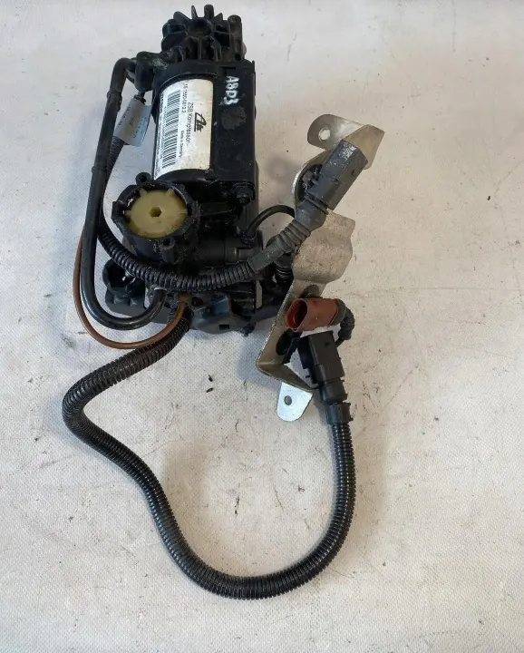 Audi A8 D3 ilma-iskun kompressori OEM 4E0616005D image 5
