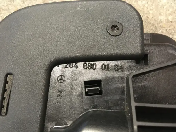 Mercedes C-klasse W204 kofferbakmat vloerclip OEM A2046800184 image 3