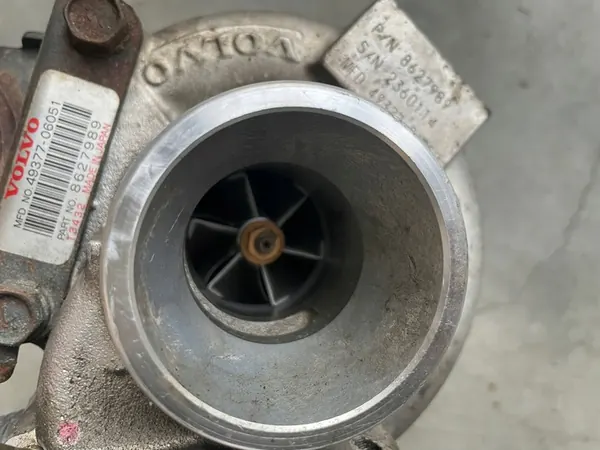 Turbocompresor VOLVO 2.0 T 8627989 image 4
