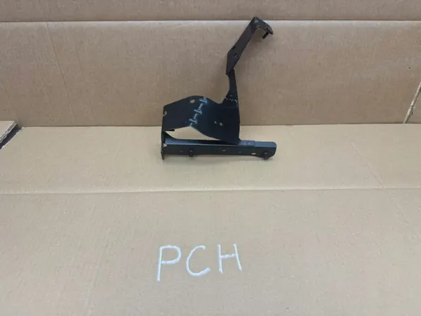 Volvo Radiatorsteun OEM 31439820 - Gebruikt image 2