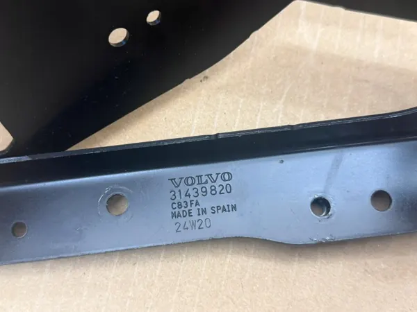 Volvo Radiatorsteun OEM 31439820 - Gebruikt image 8