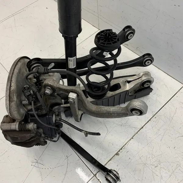 Snodo Sospensione Posteriore Destro Audi A4 B9 8W LIFT 2022 OEM image 5