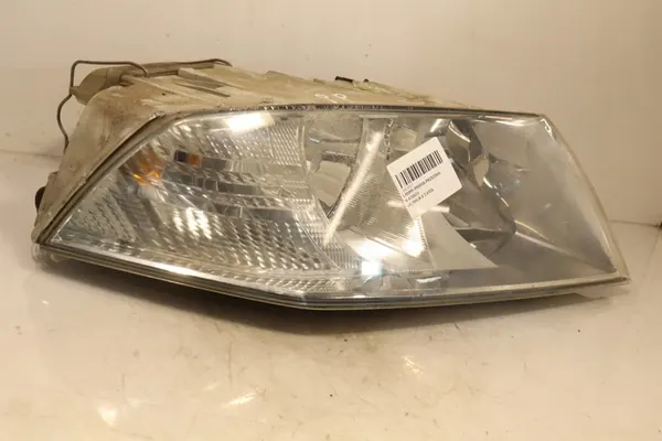 Oikea Etuvalaisin Skoda Octavia II image 3