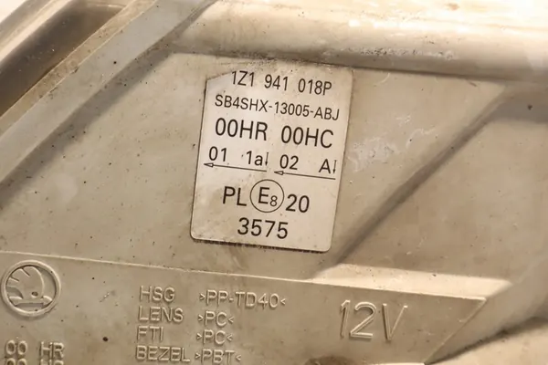 Oikea Etuvalaisin Skoda Octavia II image 7