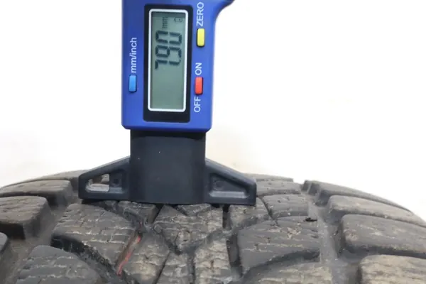 2× Dunlop Winter Sport 4D 205/55R16 91H Usado image 3