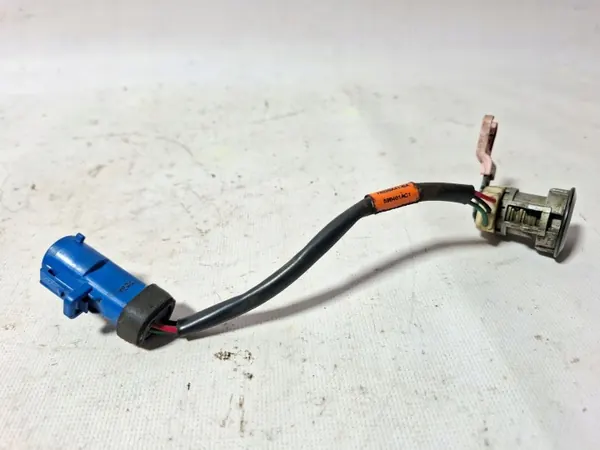 Ford Explorer 2000 Framdörrslåsinsats OEM 78220A41BA image 4