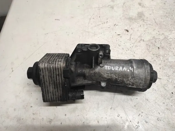 VW Touran I 2.0 TDI Olje Filter Bas image 2