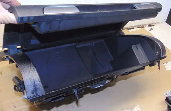 Audi A3 8P Säilytyslokero OE 8P1857035 image 10