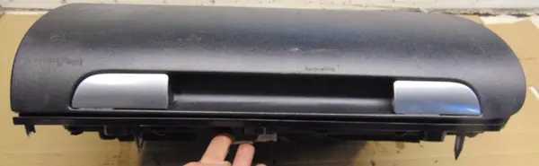 Audi A3 8P Säilytyslokero OE 8P1857035 image 2