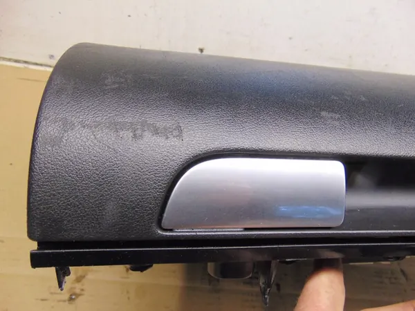 Audi A3 8P Säilytyslokero OE 8P1857035 image 3