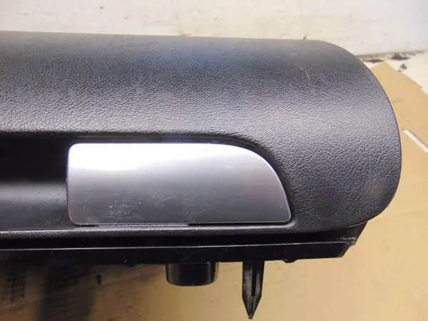 Audi A3 8P Säilytyslokero OE 8P1857035 image 4