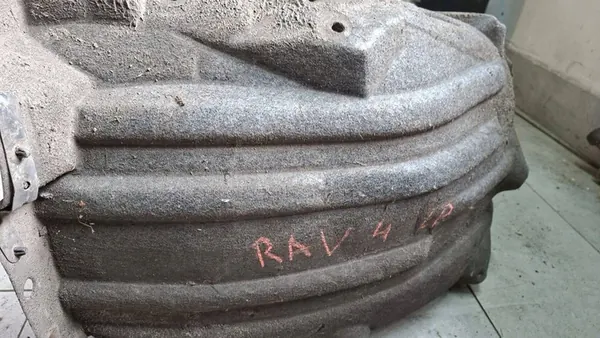 Vasen etulokasuoja Toyota RAV4 V 53876-42100 image 3