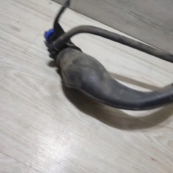 Goulotte AdBlue Peugeot Rifter image 5