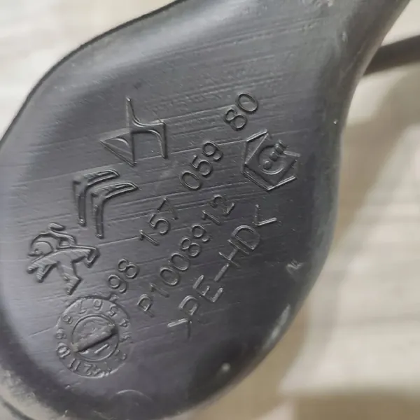 Goulotte AdBlue Peugeot Rifter image 6