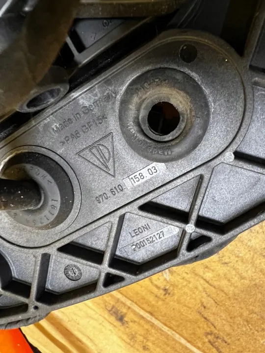 Enchufe de carga OEM 97061015803 para Porsche Panamera image 10