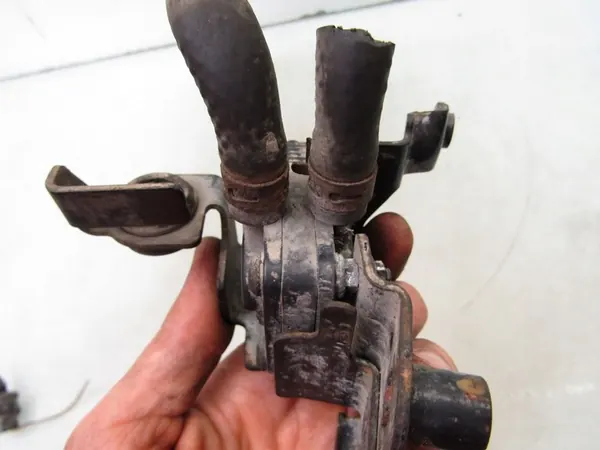 MAZDA 5 2.0 D DPF Pressure Sensor RF7J182B5 image 5