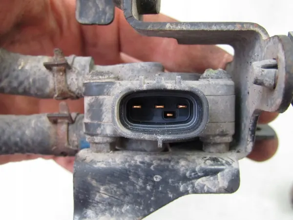 MAZDA 5 2.0 D DPF Pressure Sensor RF7J182B5 image 6