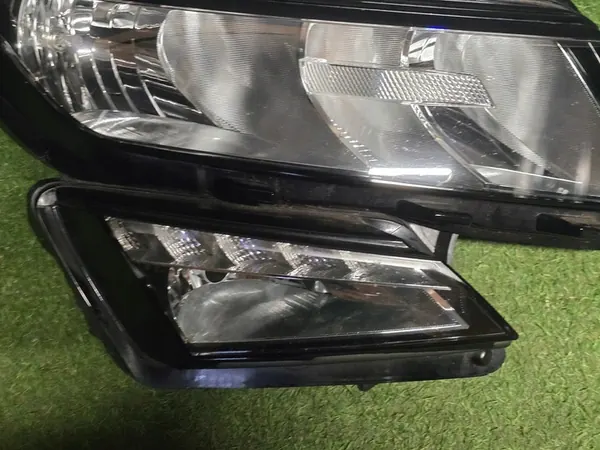 Farol Dianteiro Direito Skoda Kodiaq image 3