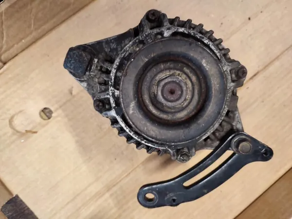 Alternador Mitsubishi Canter Fuso OE ME202971 image 3