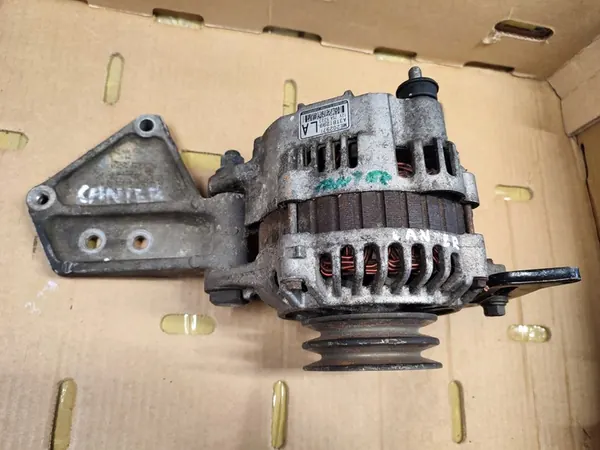 Alternador Mitsubishi Canter Fuso OE ME202971 image 6