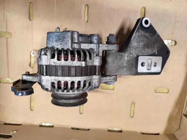 Alternador Mitsubishi Canter Fuso OE ME202971 image 8