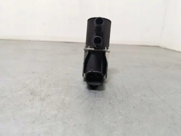 Subaru Kraftstoffdampfventil OEM FBZ15183 - Gebraucht image 2