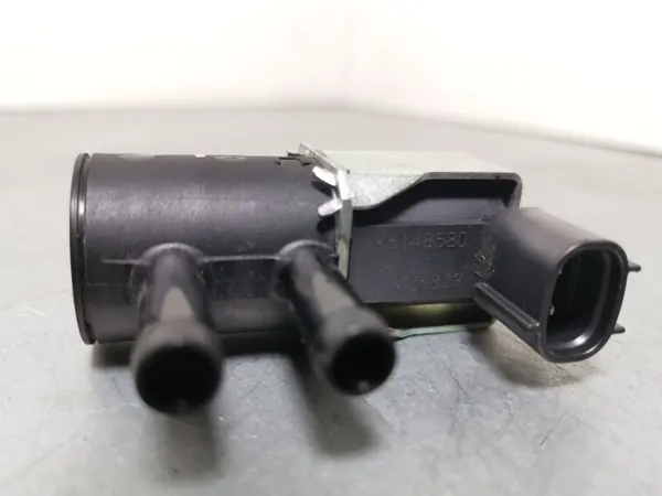 Subaru Kraftstoffdampfventil OEM FBZ15183 - Gebraucht image 4