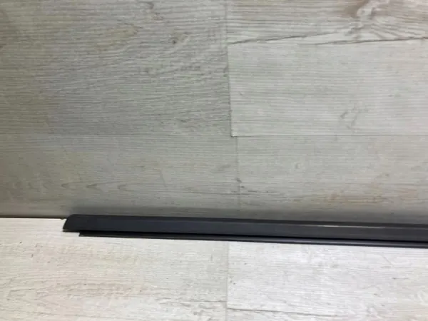 Joint vitre OEM sokolowski porte avant gauche image 3
