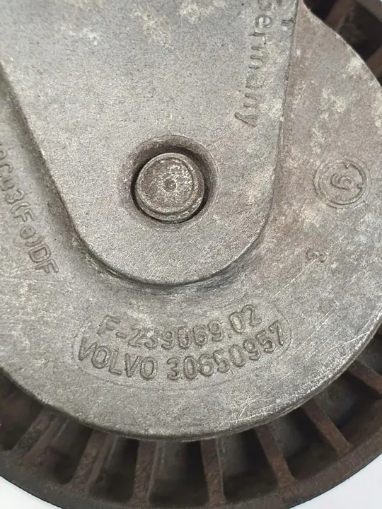 Volvo C70 II Spännare Pulley 30650957 image 4