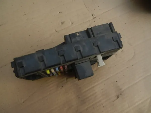 BSI-moduuli OEM 69500771 Sulakekotelo Iveco Daily 06- image 3