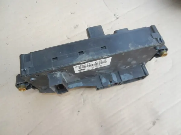 BSI-moduuli OEM 69500771 Sulakekotelo Iveco Daily 06- image 5