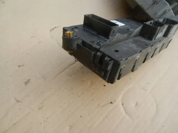 BSI-moduuli OEM 69500771 Sulakekotelo Iveco Daily 06- image 7
