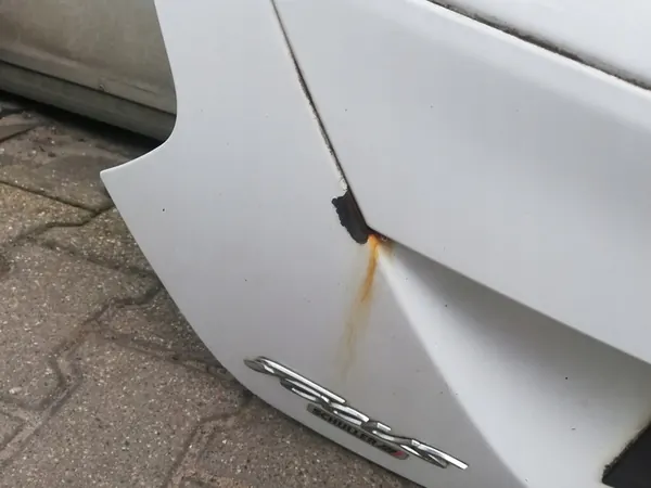 FORD FOCUS MK3 HB 11-14 Takaluukku OEM image 2