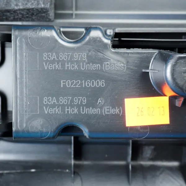 Audi Q3 takaluukun verhoilu OEM 83A867979A - Käytetty image 8