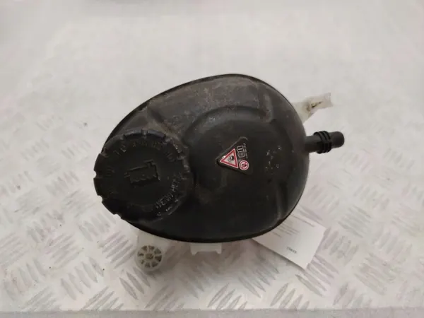 Mercedes CLS C257 koelvloeistoftank OEM A2055000049 image 2