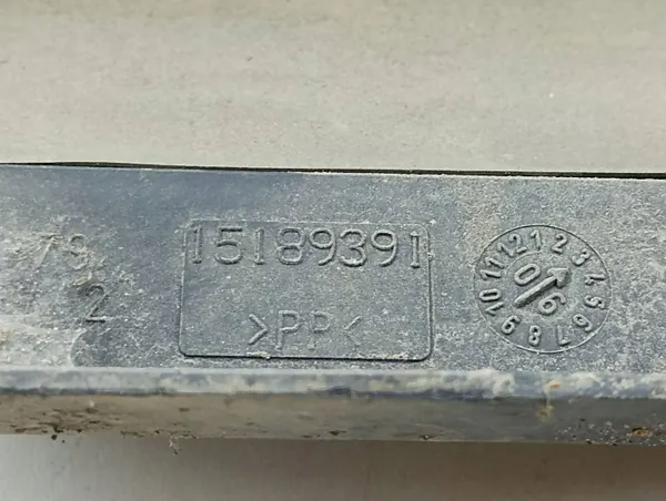 Saab 9-7X 2006 Heckschürze Lüftungsgitter OEM 15189391 image 5