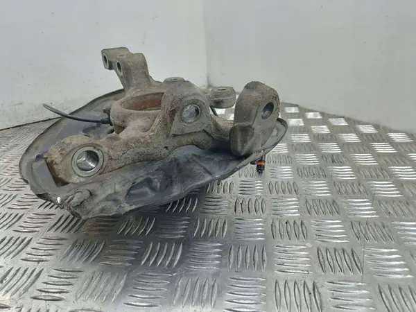 Mercedes-Benz E W212 2010 Framhjulnav A2044211220 image 5