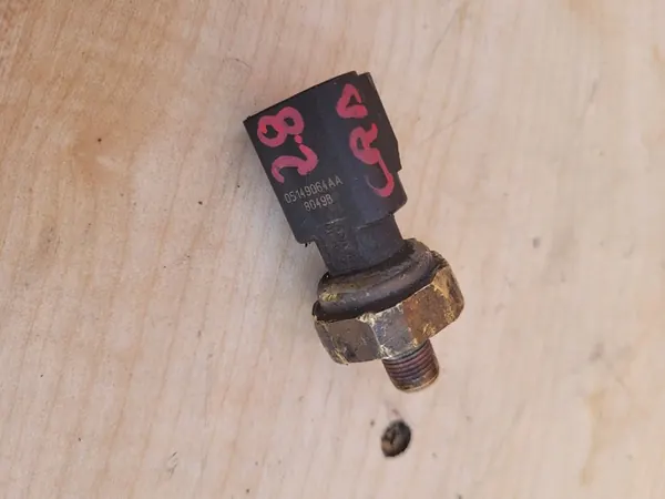 Öljynpaineanturi JEEP CHEROKEE KK 07-12 05149064AA image 4