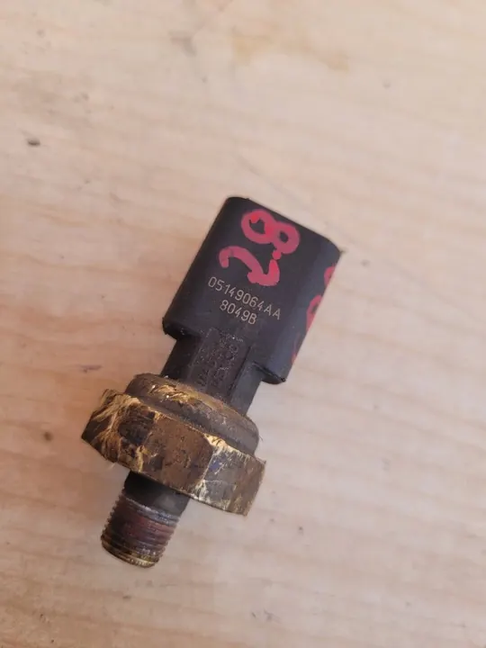 Öljynpaineanturi JEEP CHEROKEE KK 07-12 05149064AA image 5