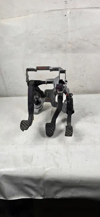Soporte de pedal manual Audi OE OEM 8K1721117 image 2