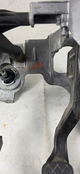Soporte de pedal manual Audi OE OEM 8K1721117 image 5