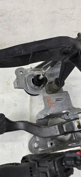 Soporte de pedal manual Audi OE OEM 8K1721117 image 6