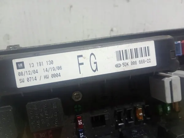 Zekeringkast Opel Astra H OEM 13191130FG - Gebruikt image 4