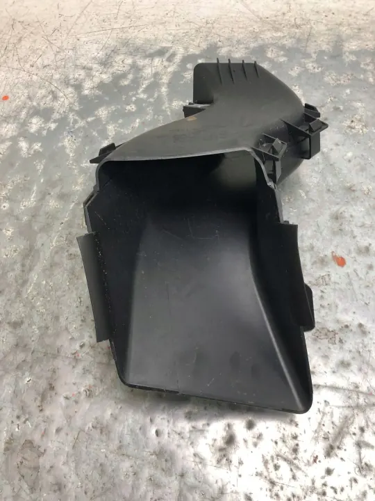 Bromsluftintag OEM 8046299 för BMW E82 image 3
