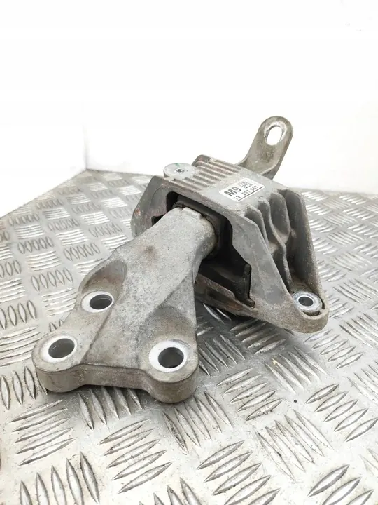 Opel Astra J 2013 Vaihteiston kiinnitys image 3