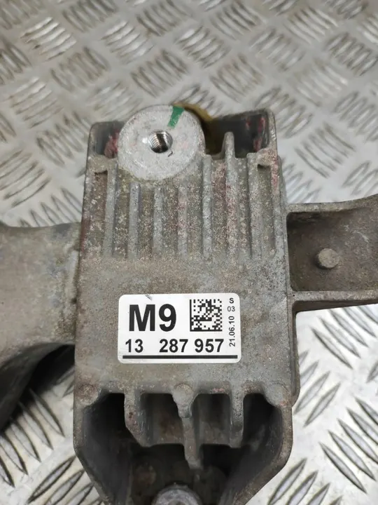 Opel Astra J 2013 Vaihteiston kiinnitys image 5